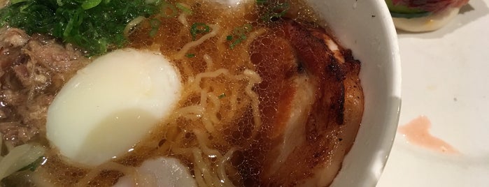 Momofuku Noodle Bar is one of Edさんのお気に入りスポット.