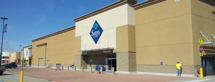 Sam's Club is one of Locais curtidos por Tammy.