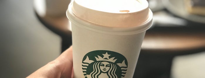Starbucks is one of Hoora'nın Beğendiği Mekanlar.