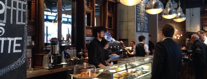 Caffè Nero is one of Lugares favoritos de Richard.