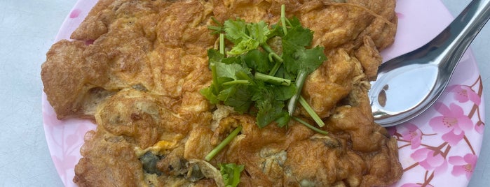 Rub Lom Seafood is one of Cha am - Hua Hin チャアム・ホアヒン　Prachuabkirikhan.