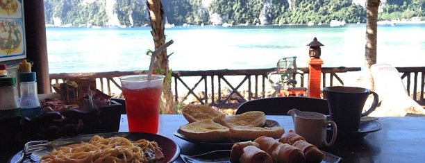 Khun Va Thai Cuisine is one of สถานที่ที่ Amanda ถูกใจ.