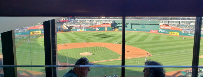 Shibe Park Tavern is one of Jared’s Liked Places.