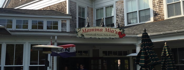 Mama Mias Restaurant @ Pinehills is one of Locais curtidos por Greg.