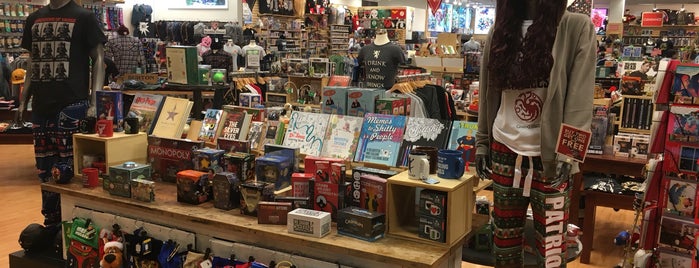 Newbury Comics is one of Lieux qui ont plu à Greg.