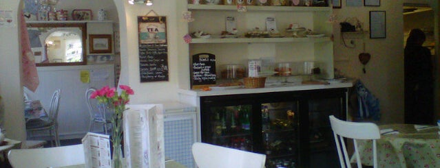 Cassandra's Cup Tea Room is one of Lugares favoritos de Antonella.