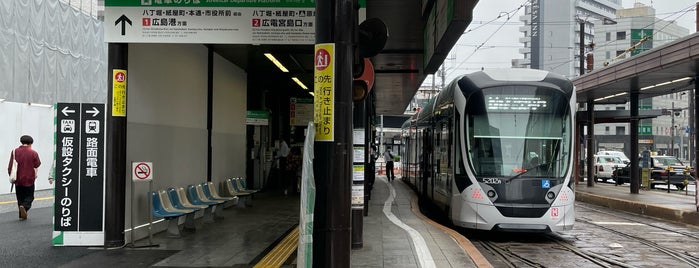 Hiroden Hiroshima Station is one of 路面電車.