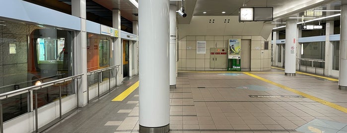 New Tram Cosmosquare Station is one of 交通.