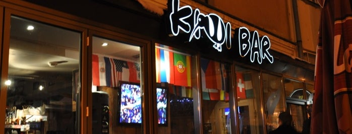 Kiwi Bar is one of Eriks'in Kaydettiği Mekanlar.