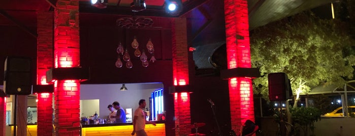 Ella Gastro Pub is one of สถานที่ที่ Başak ถูกใจ.