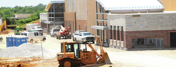 Walmart Supercenter is one of Tempat yang Disukai Marlon.