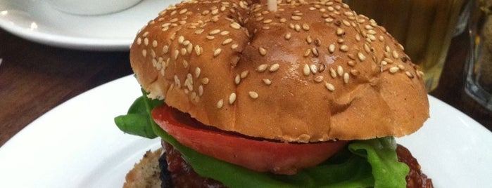 Gourmet Burger Kitchen is one of Posti che sono piaciuti a Matthew.
