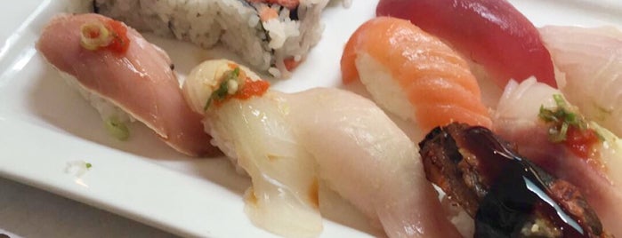 Sushi Kiyono is one of สถานที่ที่ Sam ถูกใจ.