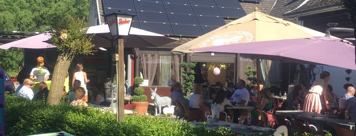 De Kroon is one of 340 originele cafés in West en Oost-Vlaanderen.