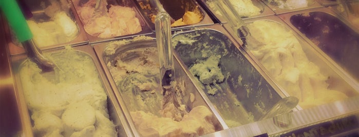 Fiore Gelateria is one of Posti che sono piaciuti a Fez.