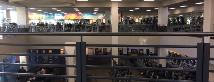 LA Fitness is one of Fezさんのお気に入りスポット.