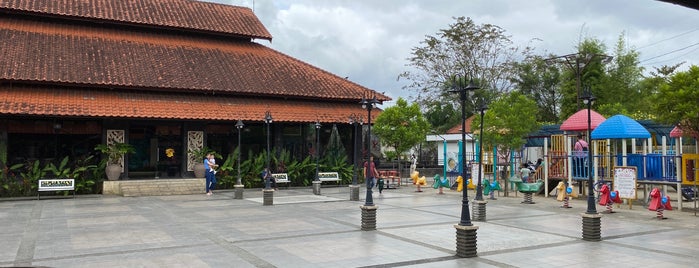 Lembur Kuring is one of Medan culinary spot.