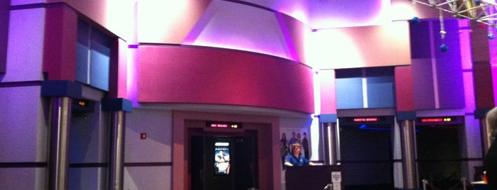 Deer Park Cinema is one of Lieux qui ont plu à Chelsea.