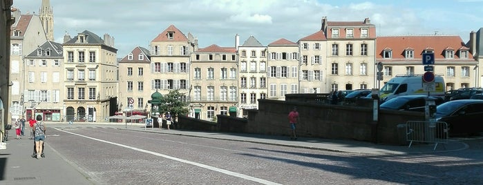Place de Chambre is one of Locais curtidos por anthony.