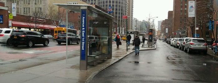 MTA Bus - 1 Av & E 14 St (M15/M15-SBS) is one of สถานที่ที่ Kimmie ถูกใจ.