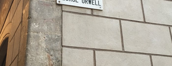 Plaça de George Orwell is one of Tempat yang Disukai Sebahattin.