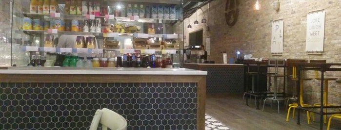 Artigiano Espresso Bar is one of Lugares favoritos de Carl.