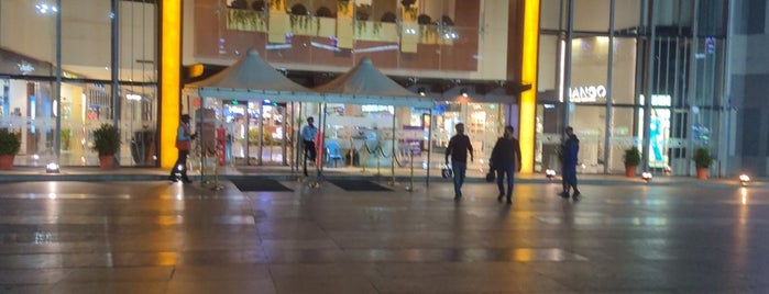 Phoenix Marketcity is one of Ashwin’s Liked Places.