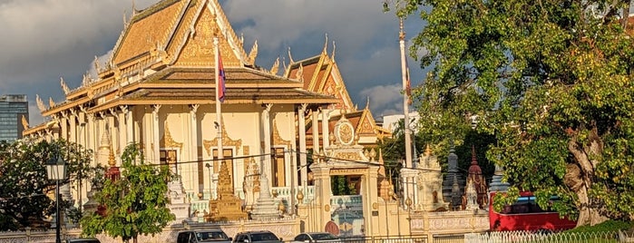 Wat Botum វត្ត​បទុម​វត្តី​ is one of Phnom Penh.