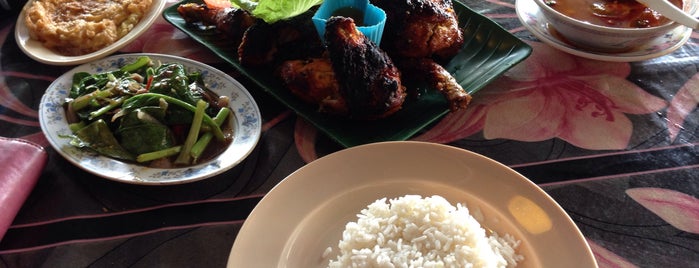 Ayam Golek Mek Som is one of 20 favorite restaurants.