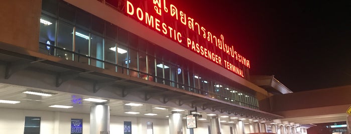 Aeroporto Internacional de Chiang Mai (CNX) is one of Locais curtidos por Griss.