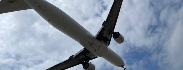 LAX Landing Viewpoint is one of Locais curtidos por Michael.