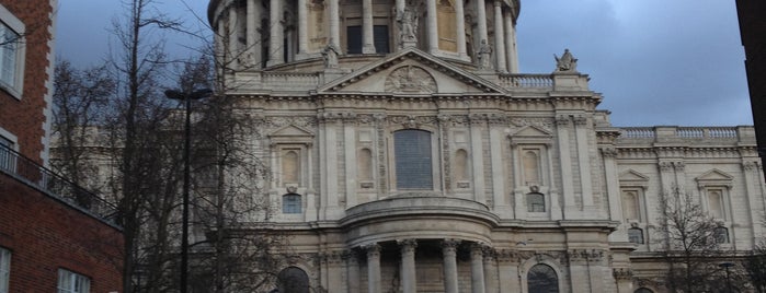 St Paul's Cathedral is one of Tempat yang Disukai Sarah.