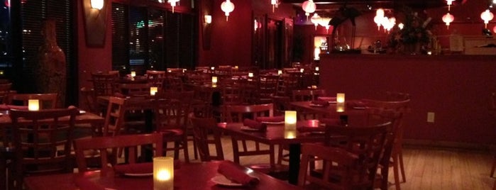 Phoenix Asian Cuisine is one of Lugares favoritos de Brian.