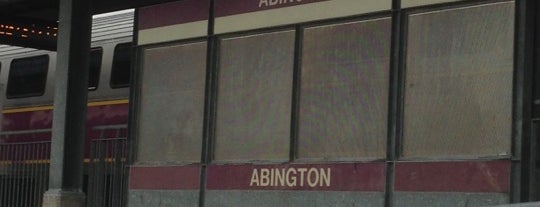 MBTA Abington Station is one of Lugares favoritos de Holly.