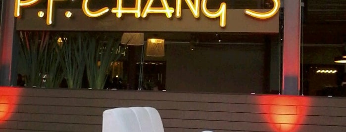 P. F. Chang's is one of สถานที่ที่ pOps ถูกใจ.