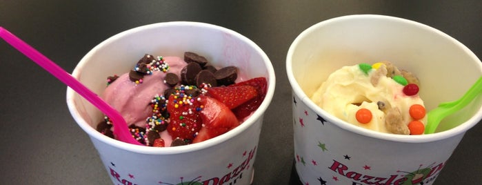 Razzle Dazzle Frozen Yogurt is one of Locais curtidos por Jon.