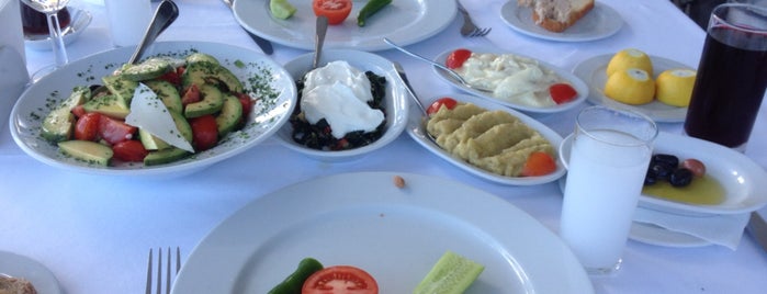 Club Arma Restaurant is one of Burcu'nun Beğendiği Mekanlar.
