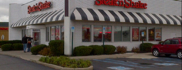 Steak 'n Shake is one of สถานที่ที่ Derek ถูกใจ.