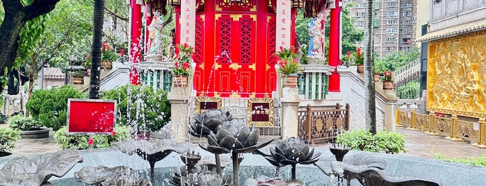 Sik Sik Yuen Wong Tai Sin Temple is one of Hong Kong Best.