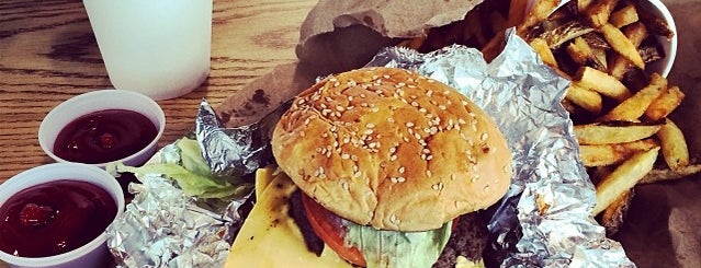 Five Guys is one of Аняさんのお気に入りスポット.