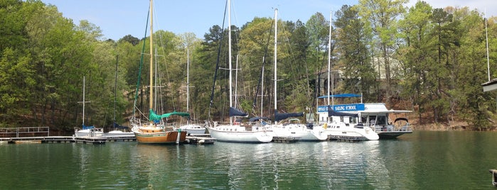 Harbor Landing is one of Lugares favoritos de Vic.