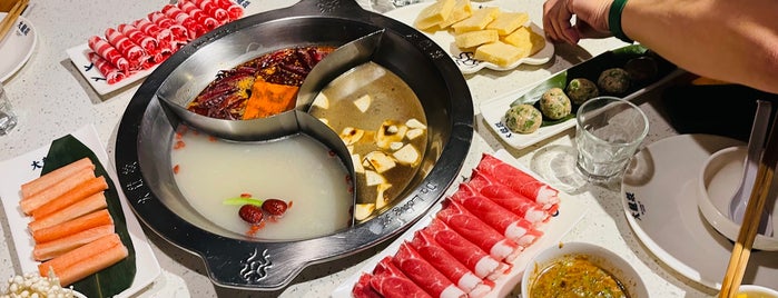 Dalongyi Hotpot 大龙燚 is one of Everywhere to eat on canal street.