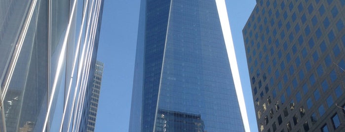 One World Trade Center is one of Lugares favoritos de Lizzie.