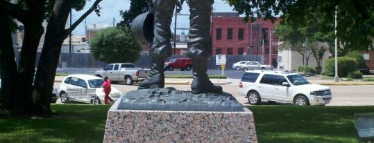 Gregg County Veterans Memorial is one of Public Art & Historical Sites.