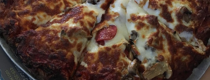 Myles Pizza Pub & Sub Shop is one of Guide to Bowling Green's best spots.