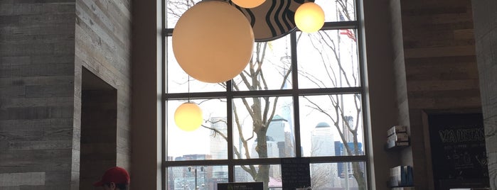 Starbucks is one of Lugares guardados de Lisa.