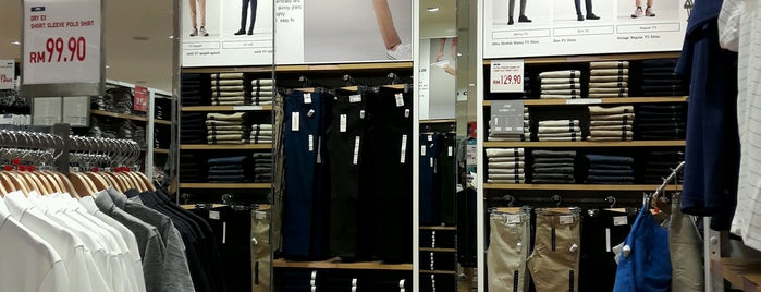 UNIQLO ユニクロ is one of Mavis’s Liked Places.