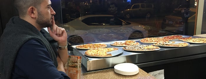Yummy Pizza is one of Lugares favoritos de Jose.