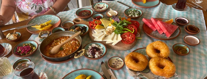 Çeşme Bazlama Kahvaltı is one of Çeşme 19.