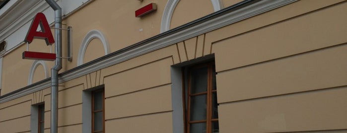 Альфа-Банк is one of สถานที่ที่ Vlad ถูกใจ.
